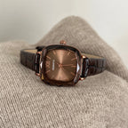 Orologio quadrato retrò marrone da donna, semplice, con temperamento coreano, leggero, di lusso, piccolo, di alto valore 