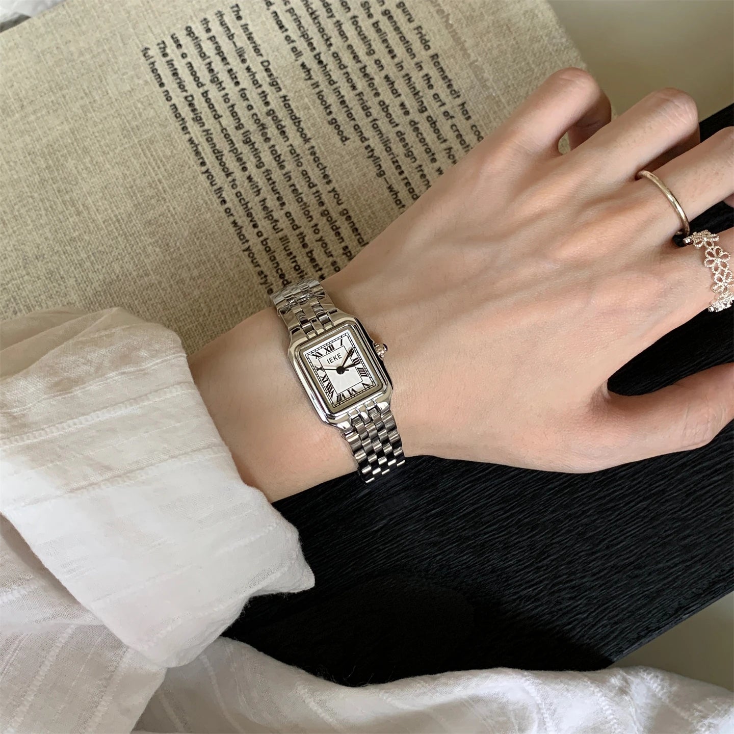 Korean version of high-value niche design square watch women's light luxury metal Roman retro women's watch