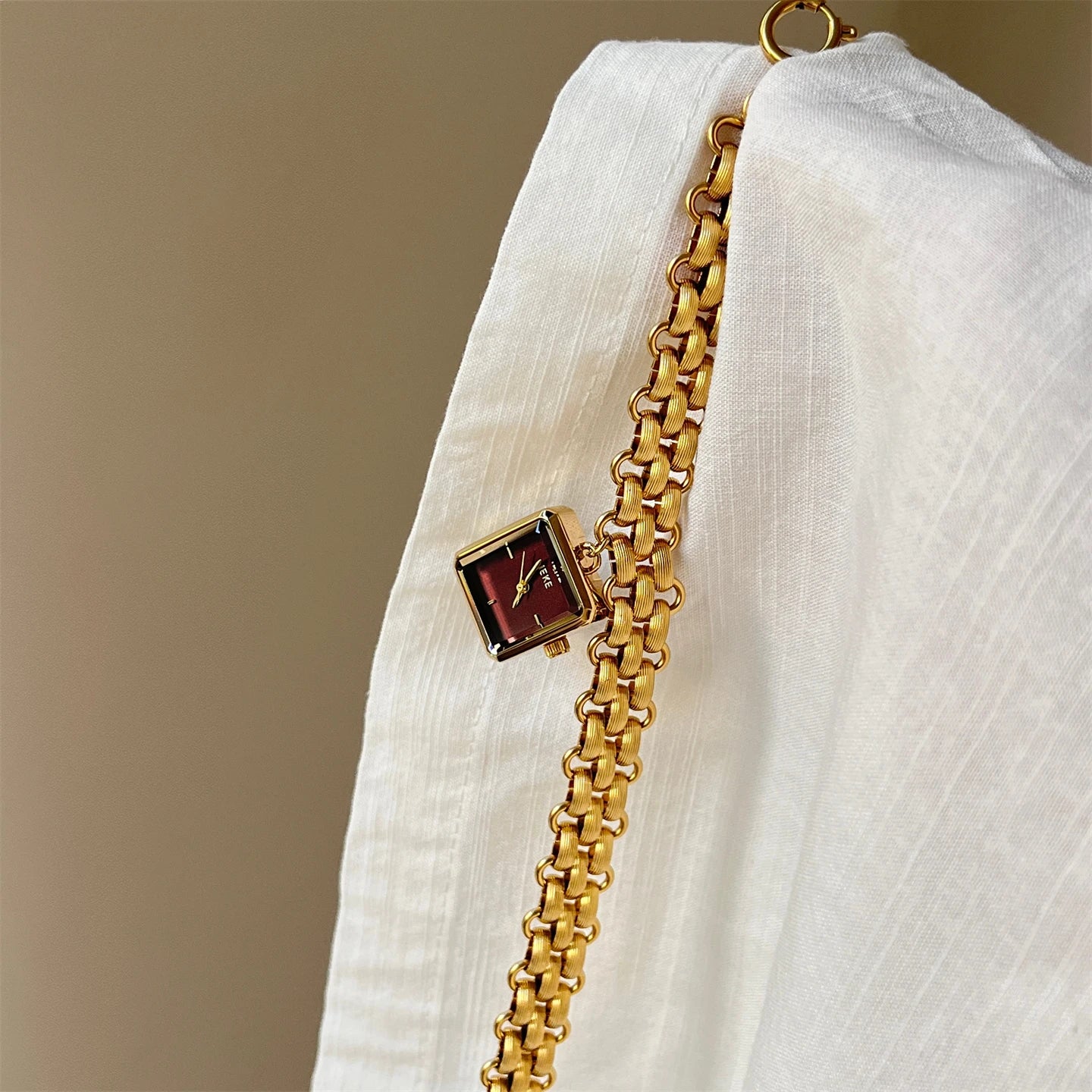 Niche design sense high value square pendant watch women's workplace commuting versatile gold women's watch