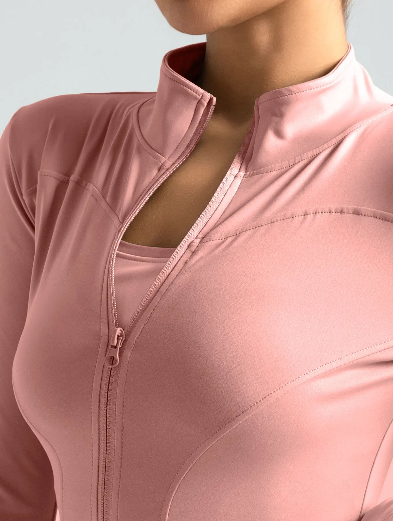 Tuta da yoga aderente a maniche lunghe con protezione solare, elegante giacca sportiva da yoga e fitness da donna 