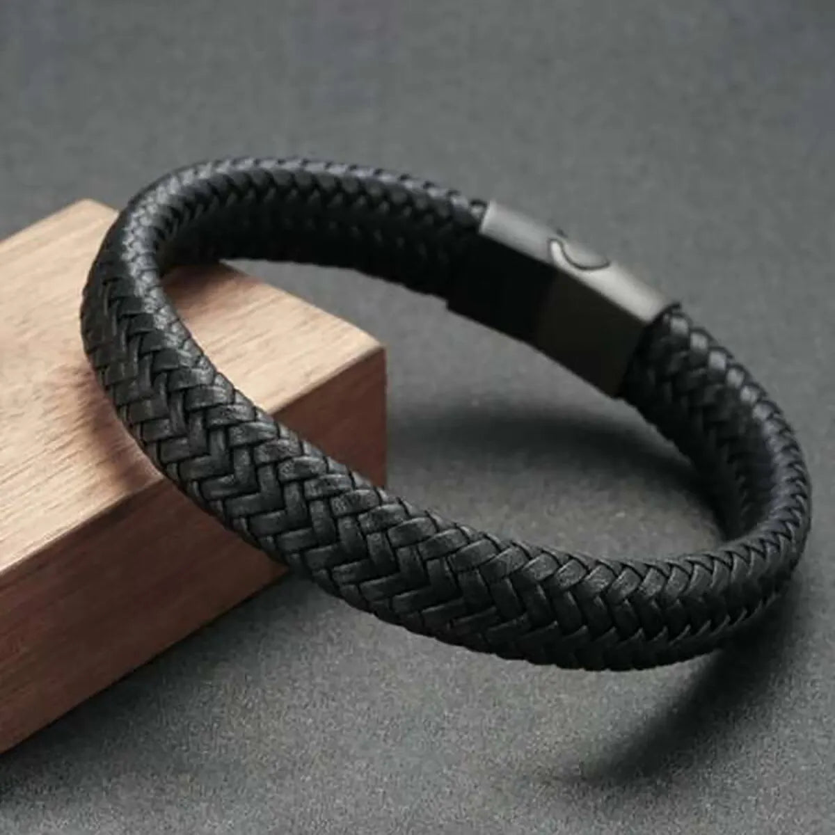 Bracciale magnetico in pelle PU nera da uomo maturo, stabile ed elegante, il miglior regalo per gli uomini 