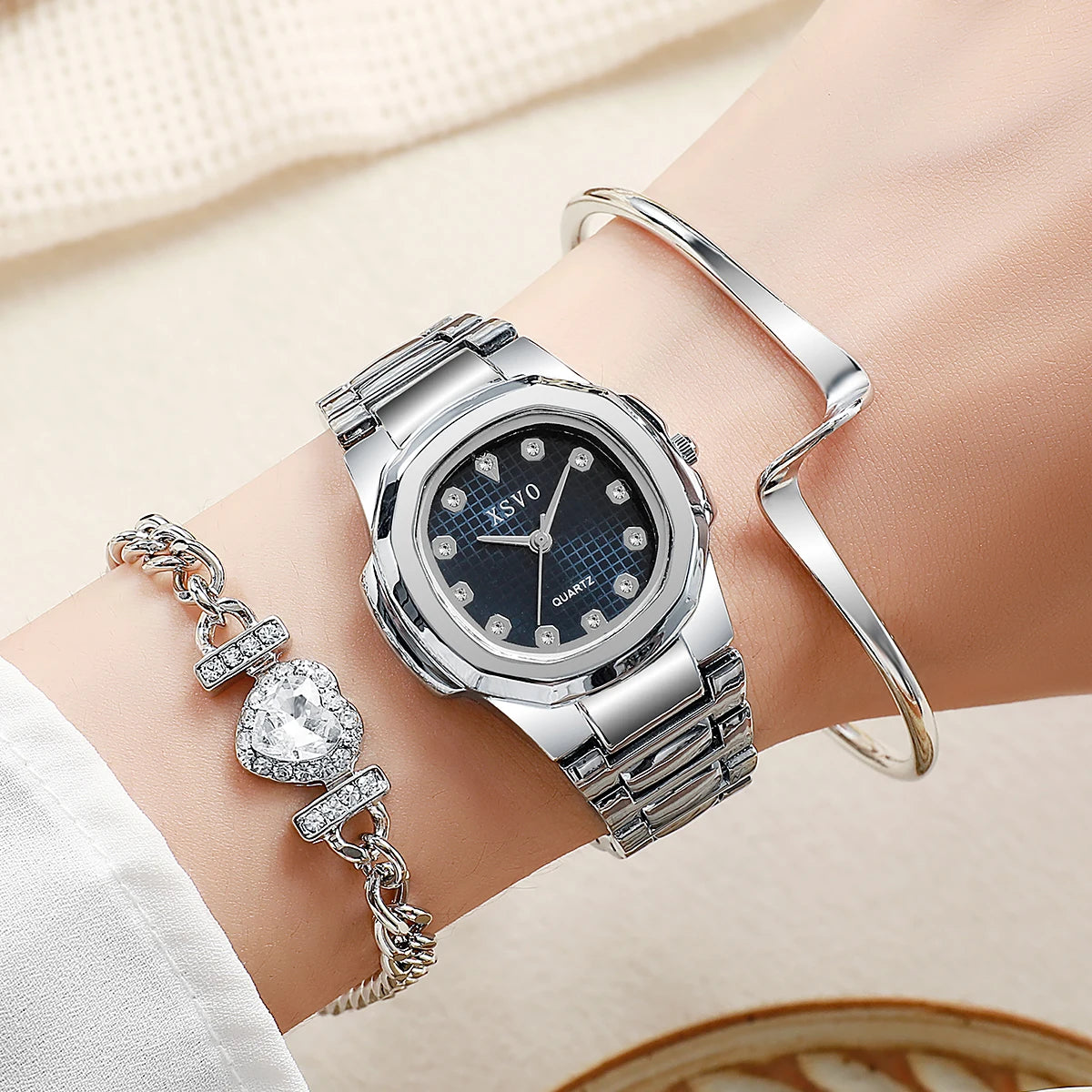 Nessuna confezione regalo, orologi in piccoli lotti, versione coreana degli orologi al quarzo versatili quadrati con bracciale di diamanti a forma di cuore, 3 set 