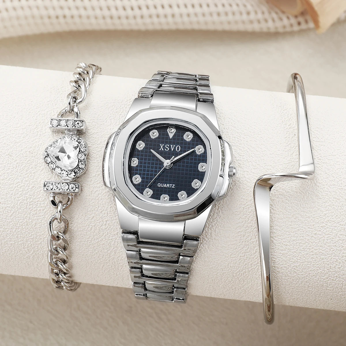 Nessuna confezione regalo, orologi in piccoli lotti, versione coreana degli orologi al quarzo versatili quadrati con bracciale di diamanti a forma di cuore, 3 set 