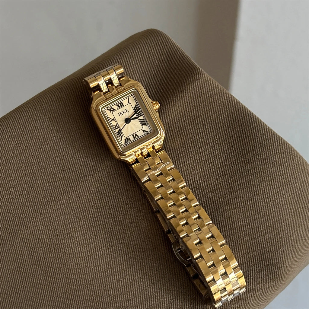 Versione coreana di un orologio da donna retrò in metallo leggero e di lusso con quadrante quadrato, dal design di nicchia di alto valore 