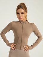 Tuta da yoga aderente a maniche lunghe con protezione solare, elegante giacca sportiva da yoga e fitness da donna 