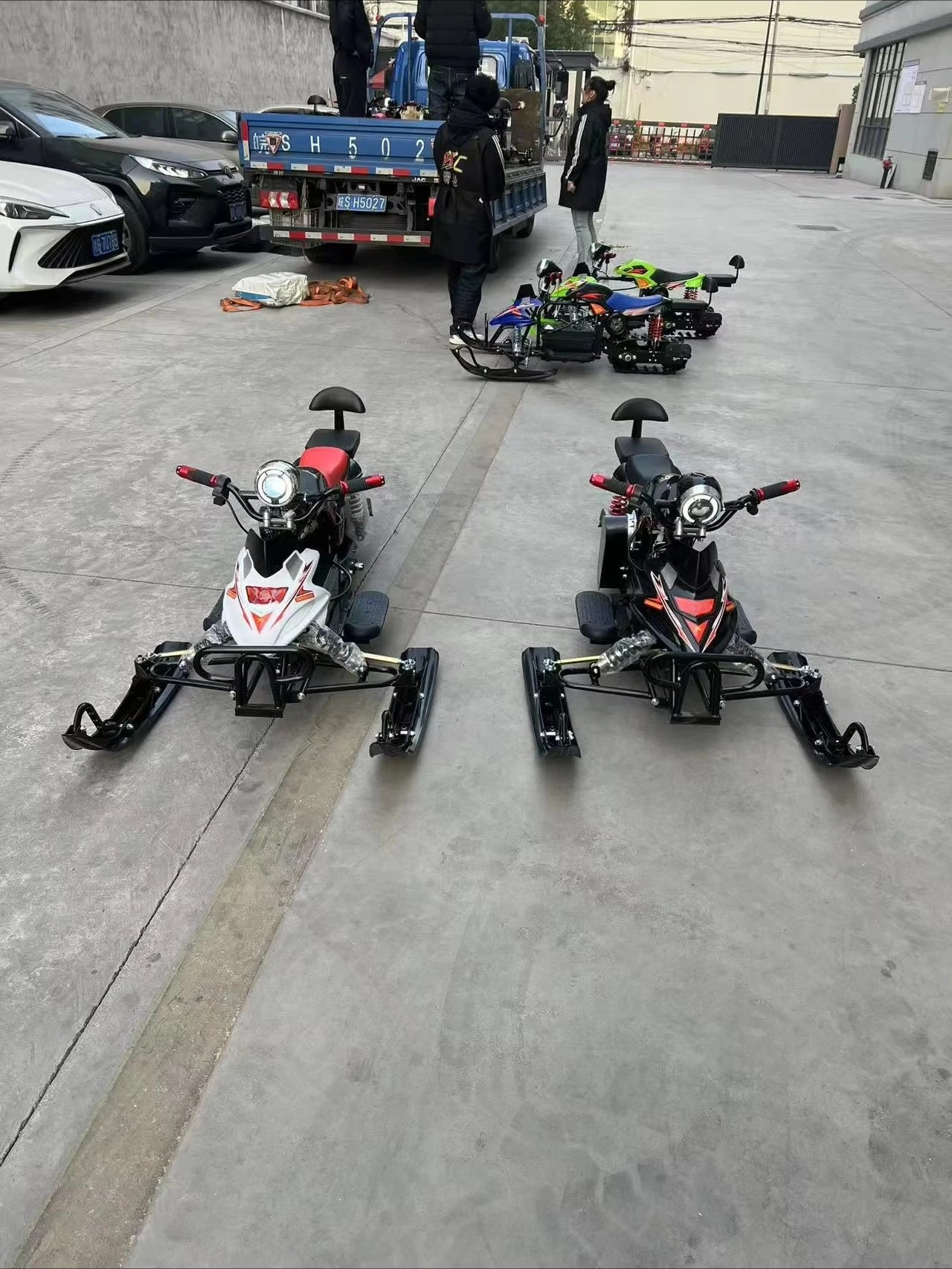 Motoslitta elettrica da 500 W per avventure all'aria aperta su sentieri e percorsi turistici 