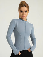 Tuta da yoga aderente a maniche lunghe con protezione solare, elegante giacca sportiva da yoga e fitness da donna 