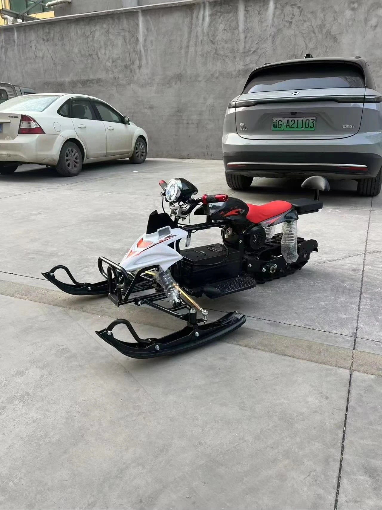 Motoslitta elettrica da 500 W per avventure all'aria aperta su sentieri e percorsi turistici 