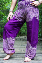 Pantaloni da yoga da donna con fiori viola, stile boho e hippie