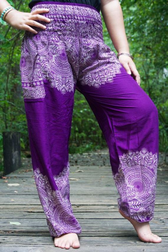 Pantaloni da yoga da donna con fiori viola, stile boho e hippie