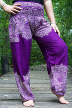 Pantaloni da yoga da donna con fiori viola, stile boho e hippie