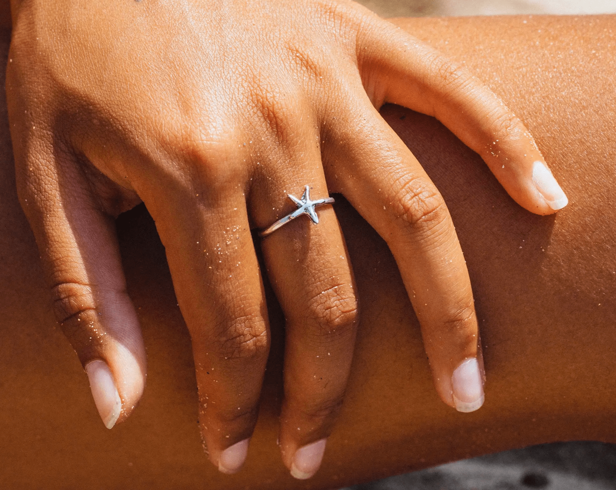 Anello regolabile a forma di stella marina