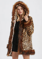 Giacca da donna con cappuccio e collo in pelliccia sintetica con stampa leopardata
